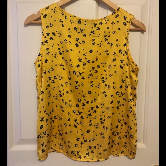 Floral Button-Shoulder Shell - Picture 3 of 6